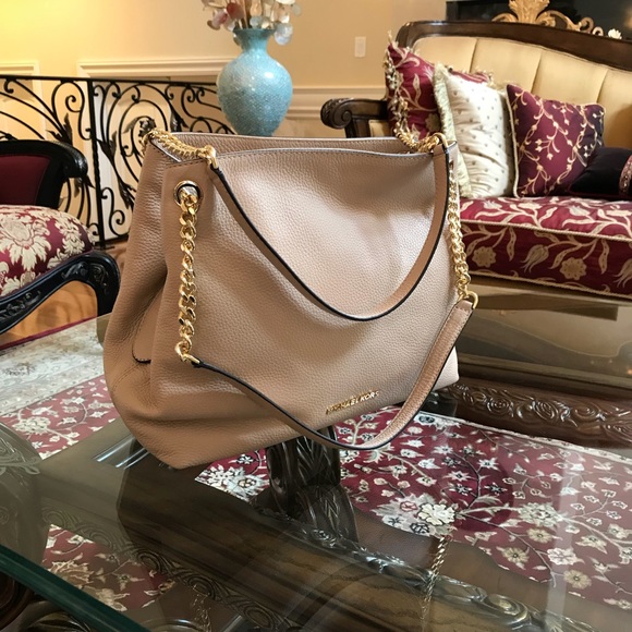 Authentic Michael kors oyster leather handbag - Picture 3 of 8